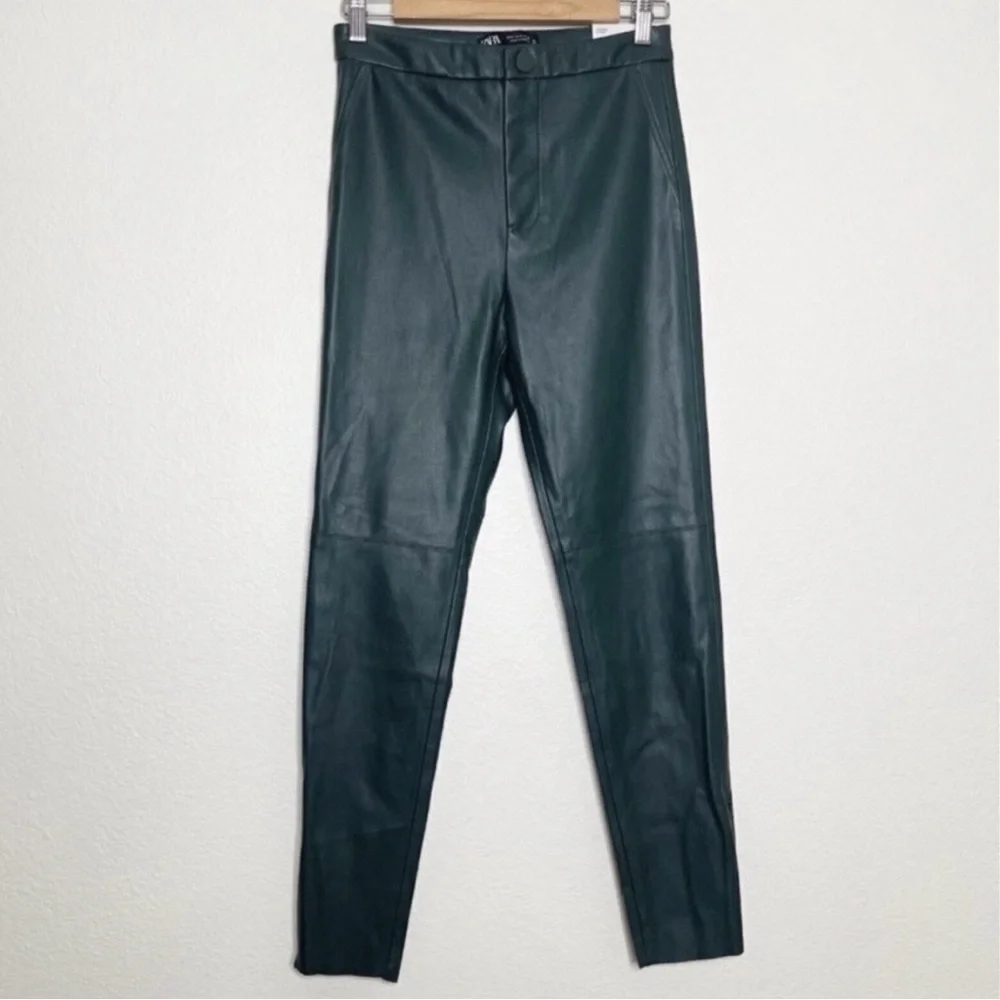 NWOT Zara Dark Green Leather high-waisted leggings. Size M. Ankle Zip